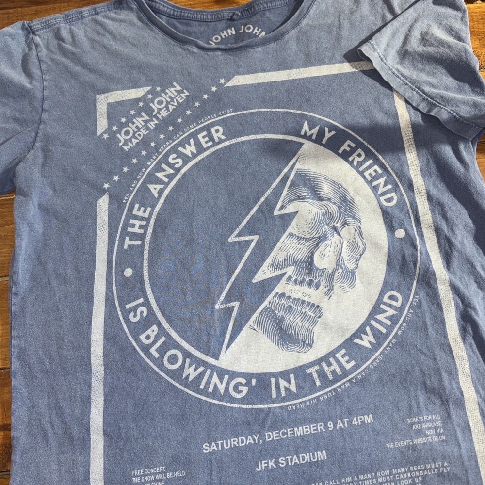John John T-Shirt Mens Small Blue Blowing‎ In The Wind Skull Graphic Concert Tee